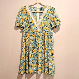 Green and Yellow Mini Dress says XL but more like a Medium See Measurements